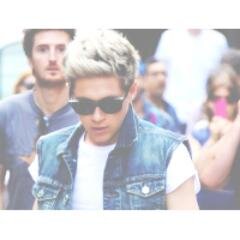 Follow me on @LaaNoviaDeZayn NO ME SIGAS AQUI SIGUEME EN @LaaNoviaDeZayn TE ESTOY REGALANDO UN SEGUIDOR MAS!!