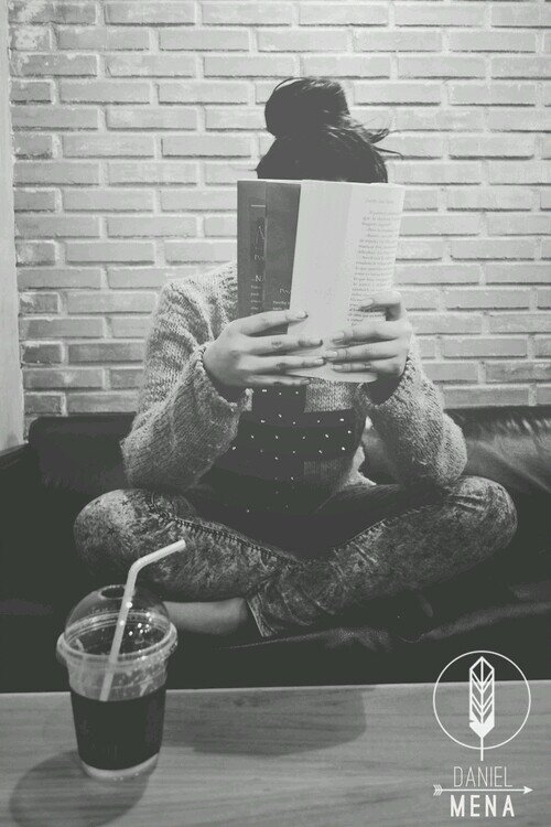 FREE FOLLOW .... PLEASE FOLLOW @cigarxettecyrus and ask for a follow back ily ♡