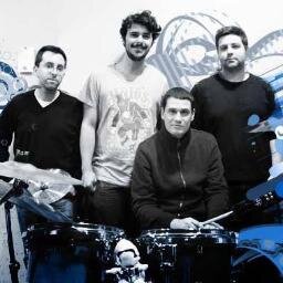Somos @Ammmartin, @Servet_dom, @VPCasado y @FerJPeralta. Tenemos tierras y en el banco perras. Hacemos #música. Pedimos perdón a las víctimas