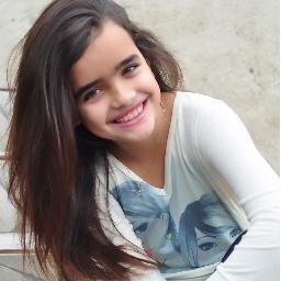 Em seus olhos encontrei a razão para não deixar de sorrir. @Lua_Blanco Lovatic e Lunática
