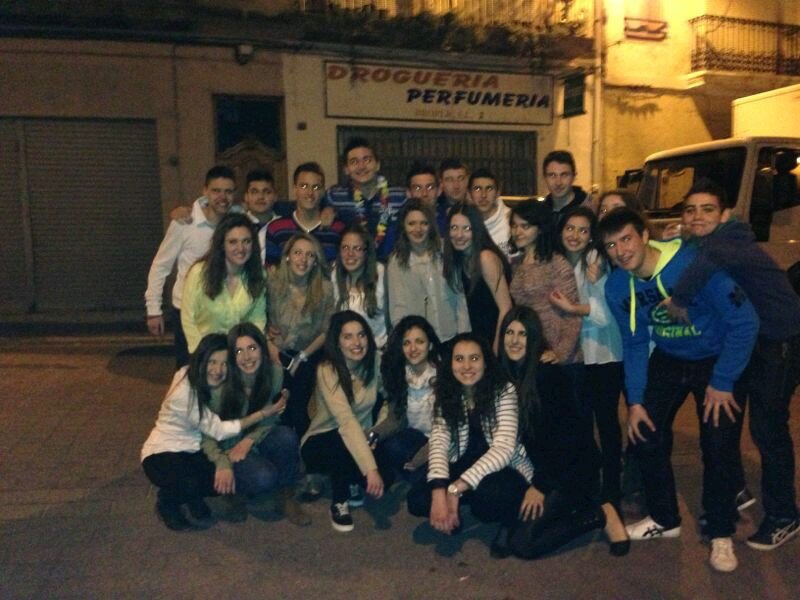 Twitter oficial de la fiesta en Segorbe.                   Vaciando botellas desde el 2009.