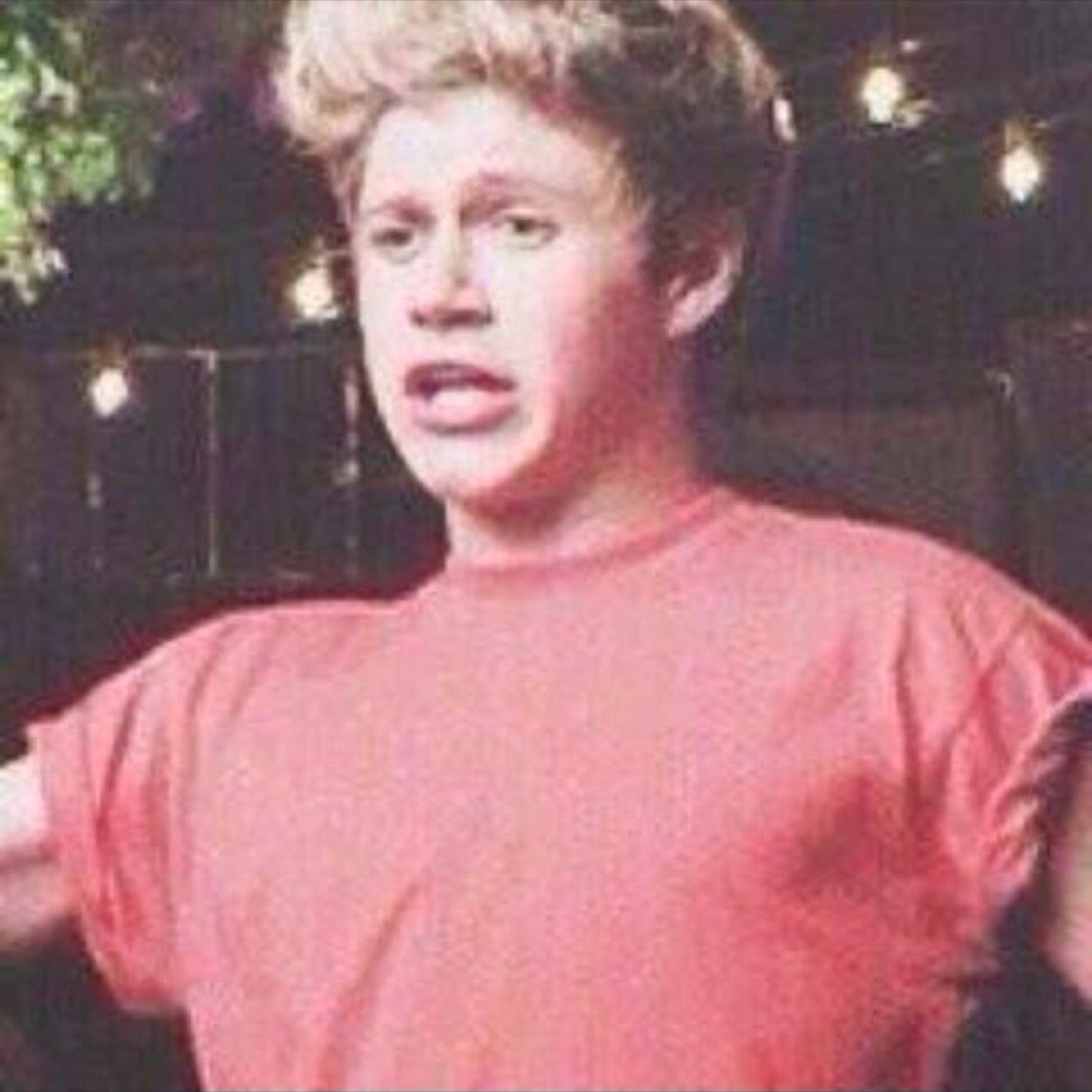 FOLLOW @fuxknarry OR I WILL UNFOLLOW