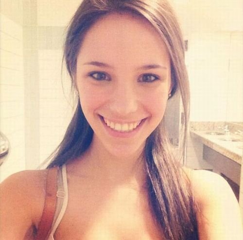 BabsBartolozzi's profile picture. I take the L and R on my headphones really seriously.