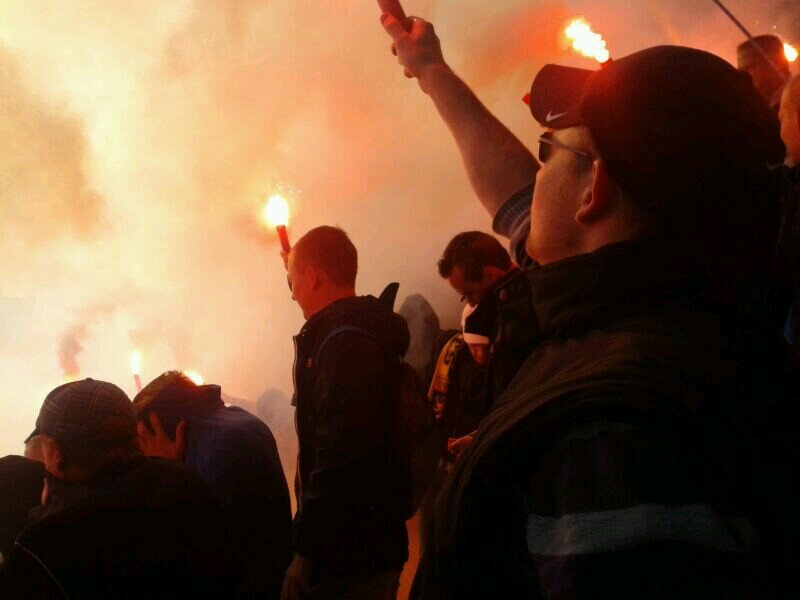 Bouwjaar 1984 , levensgenieter , cambuur supporter , dj van hinnehok fm ,  eigen baas FopmaMultiserice