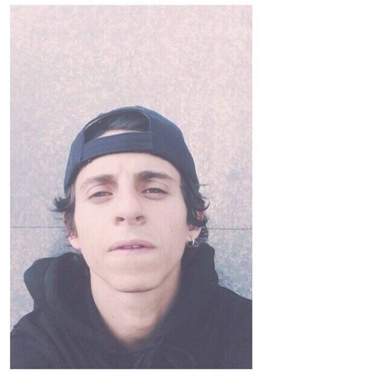 sup homies? the name's Moises. Actor, iPhone photographer. Hannah Montana, The Kings Of Summer & Enders Game.