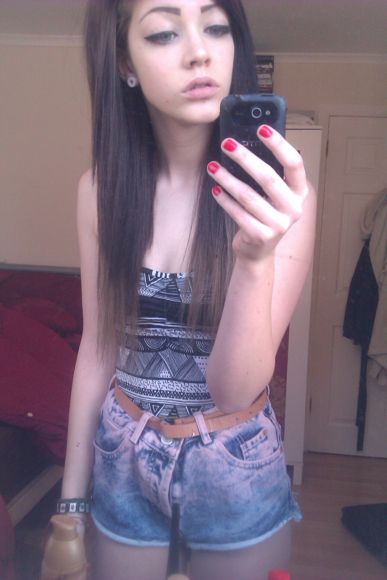 DareenAskins's profile picture. Hi Boyfriend. I think it is the time you should start to exist.