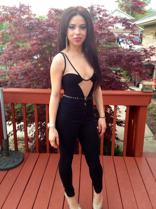 AmelineLeacock's profile picture. I just want a boy who'll place his hand in mine and tell me that he's mine.