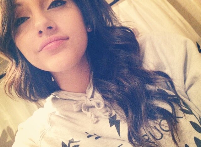 IsabelBolzen's profile picture. I wish we were cuddling together right now.