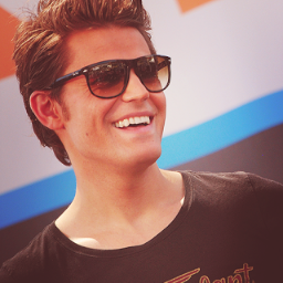 Te ver sorrir me faz sorrir...amo sem medidas @paulwesley ♥_♥