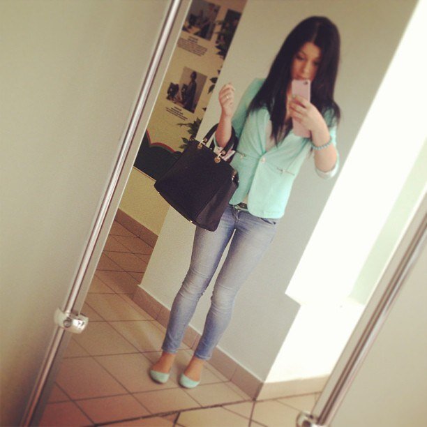 MairHandybody's profile picture. Dear anyone getting bullied, Never lose hope. Please don't ever give up. It does get better, no matter what you think.