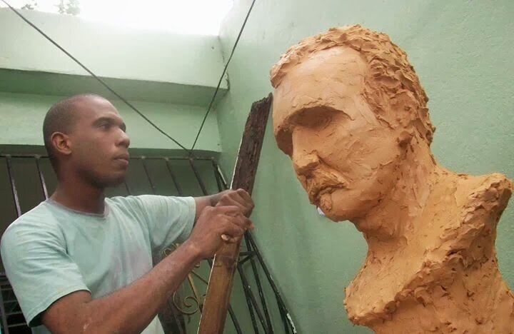 Arquitecto pintor y escultor
Contacto.809-966-3717