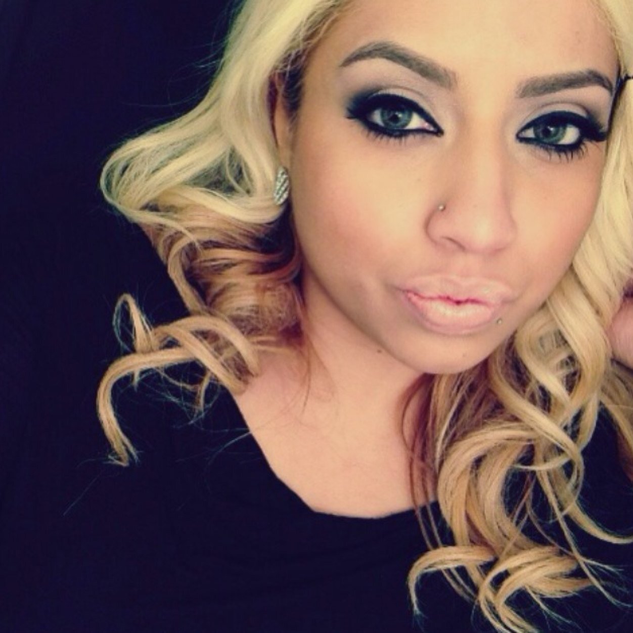 MiszLupi22's profile picture. Living Life With No Regrets! MakeUp Artist At SEPHORA . 