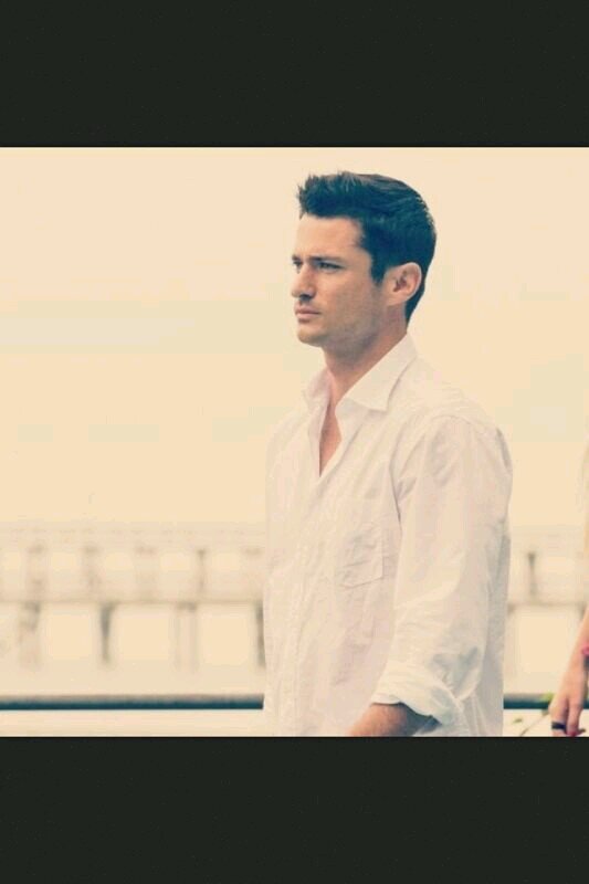 Ryan Kerrigan. Engaged to @ameliasheperd_ and I love her. Father of Carolyn. Drug Addict. Clean. RP acc.