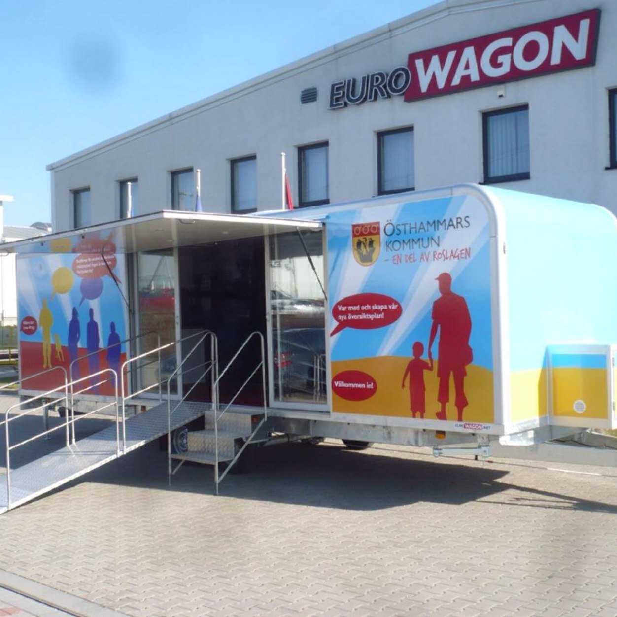 Verkoop sanitair/toiletwagens, deco-units, speciaalbouw, woon-units, verkoopwagens enz.
