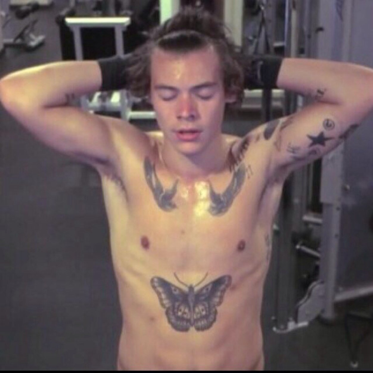 || follow @hemmokiss please ily ||