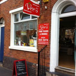 Visit Vee's in Birmingham's Historic Jewellery Quarter to relax in a cosy farm house style setting where you can enjoy sandwiches, baguettes and light meals.