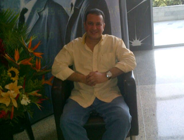 Abogado, Postgrados en Derecho Penal y en Der. Corporativo.Seguidor de la política y el deporte en Venezuela.