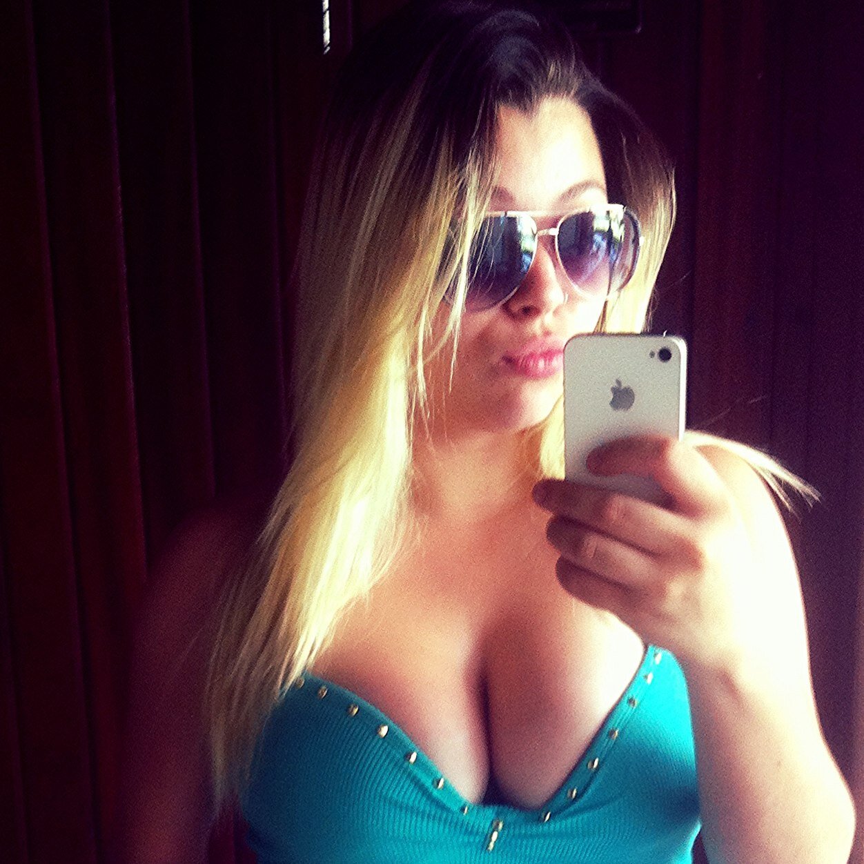 Facebook: Leticia Coleone
Instagram: @leticiacoleone1