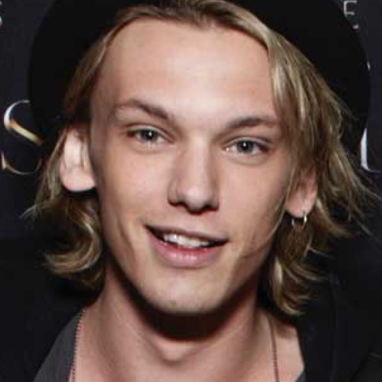 SHERLOCCKKKK TMI THE HUNGER GAMES DIVERGENT :33 COLDPLAY ALL TIME LOW KEANE SNOW PATROL ^____^ JAMIE BOWER YOUTUBERS 
POKEMON:33