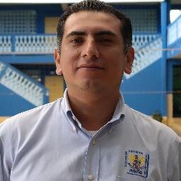 Yo nací con la luna de plata
nací con alma de pirata,
he nacido rumbero y jarocho
trovador de veras,
y me fui lejos de veracruz.