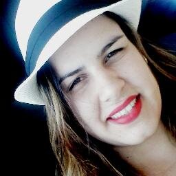 É de mágica que eu dobro a vida em flor.... Manda avisar, que esse daqui tem muito mais amor pra dar.....♪♪♪♪