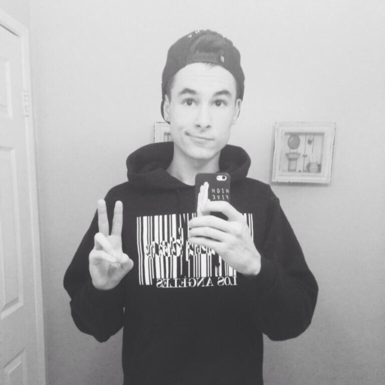 candidkian's profile picture. So basically my life consists of watching Netflix and YouTube