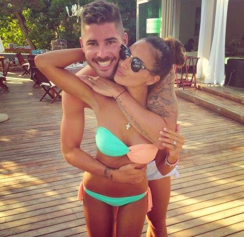 GloriHuolton's profile picture. The smile on your face lets me know that you need me, there's a truth in your eyes saying you will never leave me.