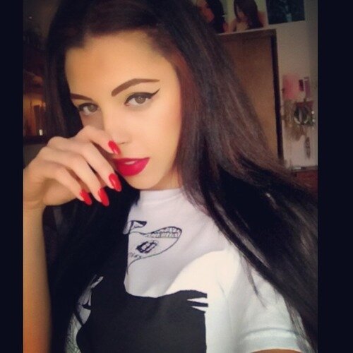 SibellaKeasley's profile picture. A girl that remains loyal to you without a relationship is a girl you should marry.