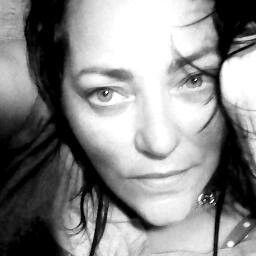 RosaMartnez16's profile picture. Desde el aire donde los sueños juegan al escondite con las musas, donde el azul es más intenso y las estrellas más cercanas.