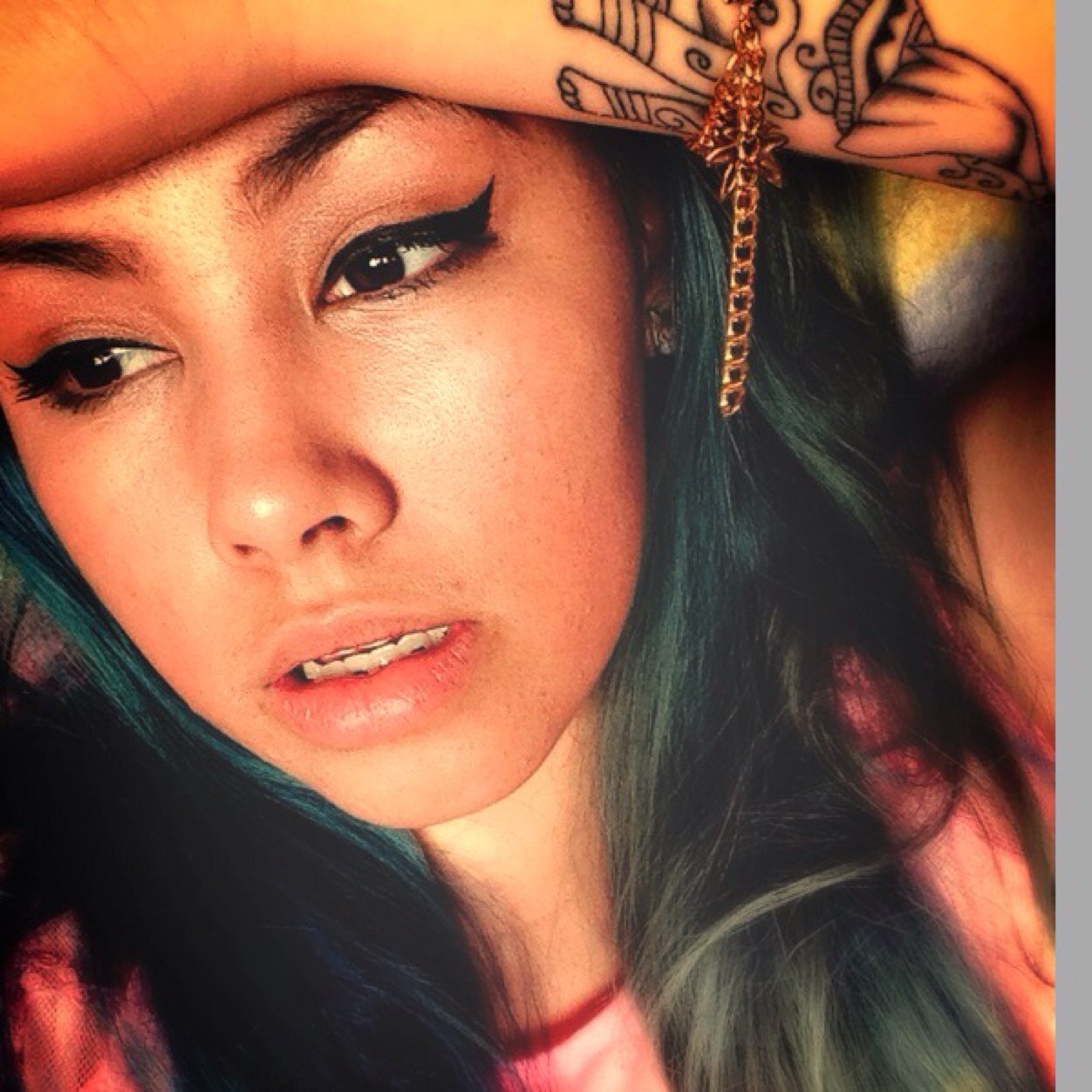 she acts like the bluest sky but in her mind there is a never ending storm ❤️✌️