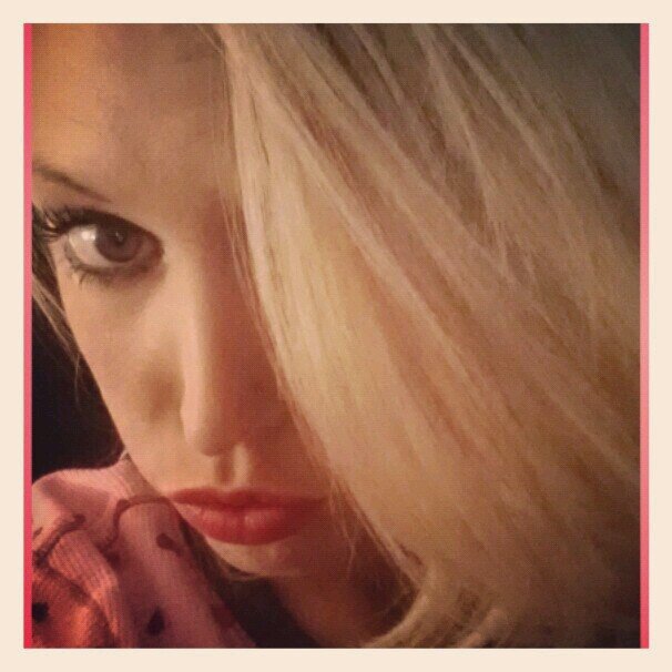 she was a girl who knew how to be happy even when she was sad. and that's important.-Marilyn Monroe-