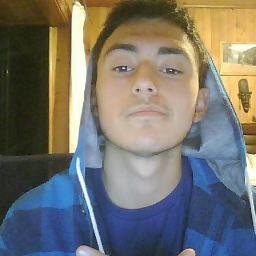 un aficionado a los videojuegos y al futbol *-*