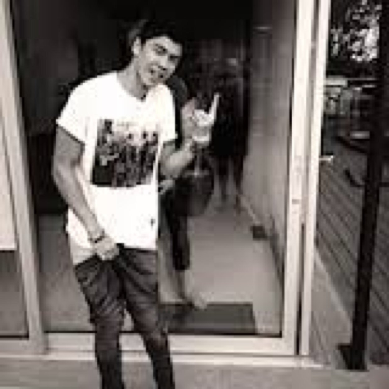 5sauceaussies's profile picture. Once upon a time there was a boy named Luke. Then along came Calum, Ashton, and Michael...