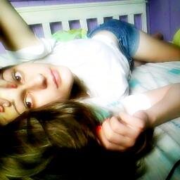 Libriana,Animada as vezes quieta, confusa e feliz e namorada do @bd_Jonas  alguma dúvida? pede aí http://t.co/92iu0dPm4K
