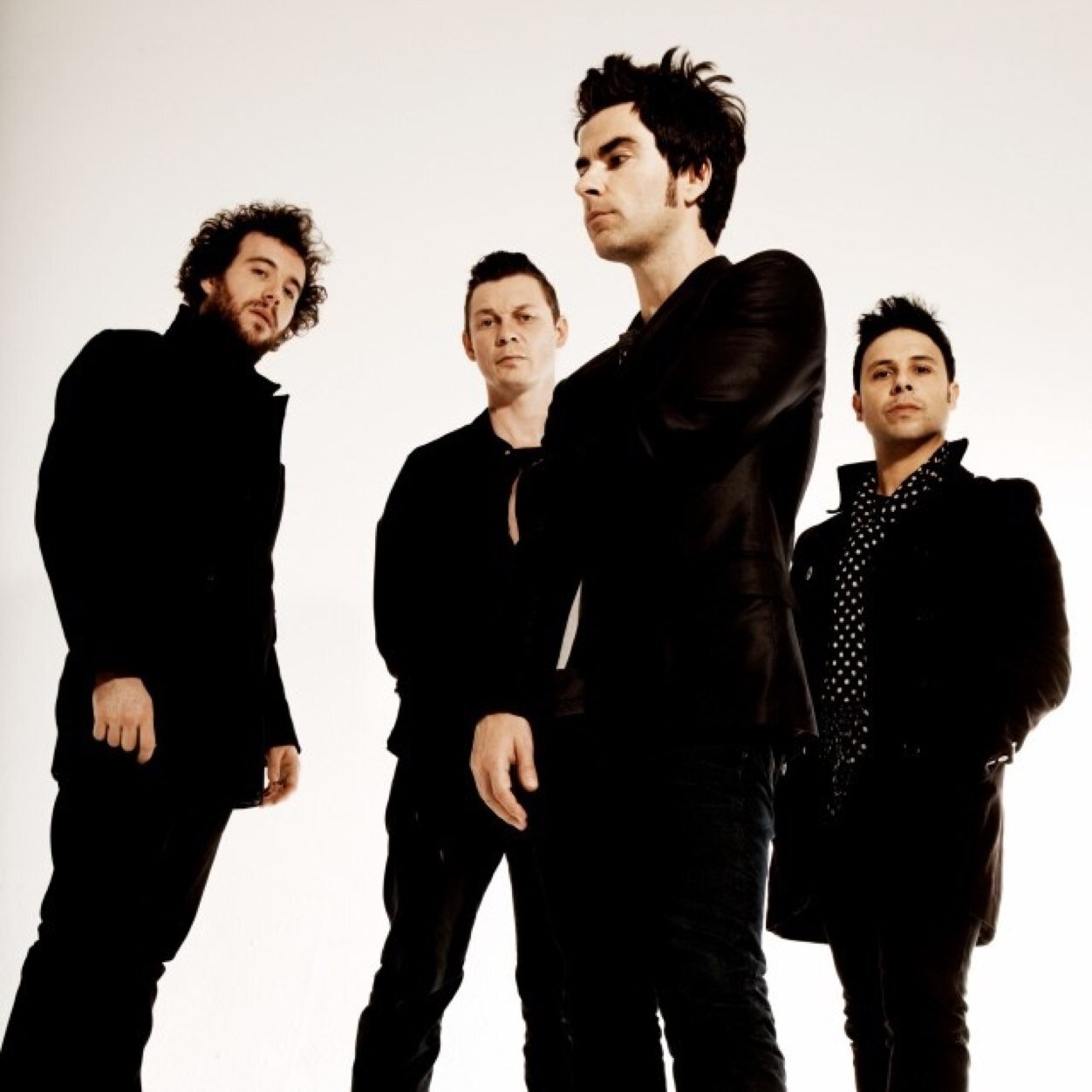 Hey there! I live stereophonics so much i play the guitar/piano and i sing yay i love music! :):)