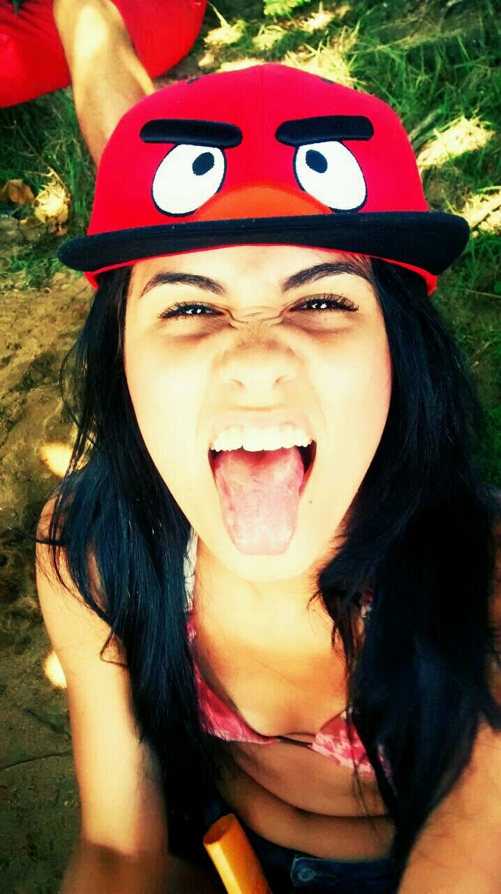 Eu amo as palavras, mas sou completamente apaixonada por atitudes..