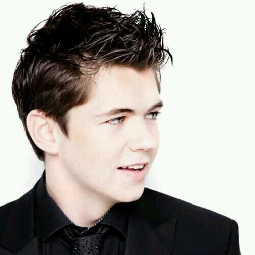 save_kenny's profile picture. my names kenny im 19  yrs old 6'3 a son of apollo i was in lukes rebellion just trying to make things right im not asking for forgiveness iv made mistakes (MU)