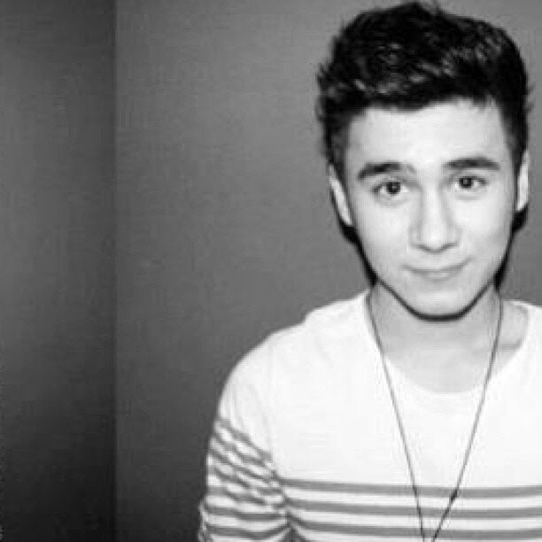 keishmalik12's profile picture. if you cry, I cry, if you laugh, I laugh, if you say one Direction are gay, I will kill you! Be warned !! haha ! ama VERiFiED DiRECTiONER !! xD