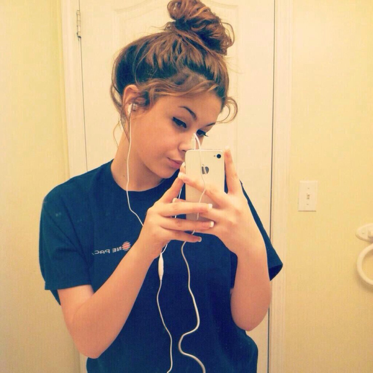 A mother to Arielle ♡ Kiana AnnMarie Perez is my name.