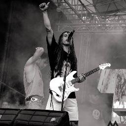 TATUADOR
vocalista de T.M.R