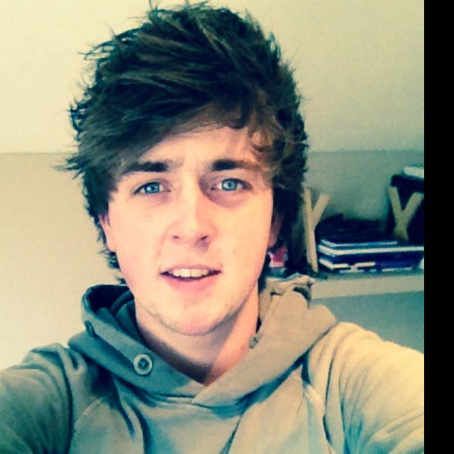 spacesees's profile picture. ~ live your life.
 She means the world to me! @anneswanenberg 3