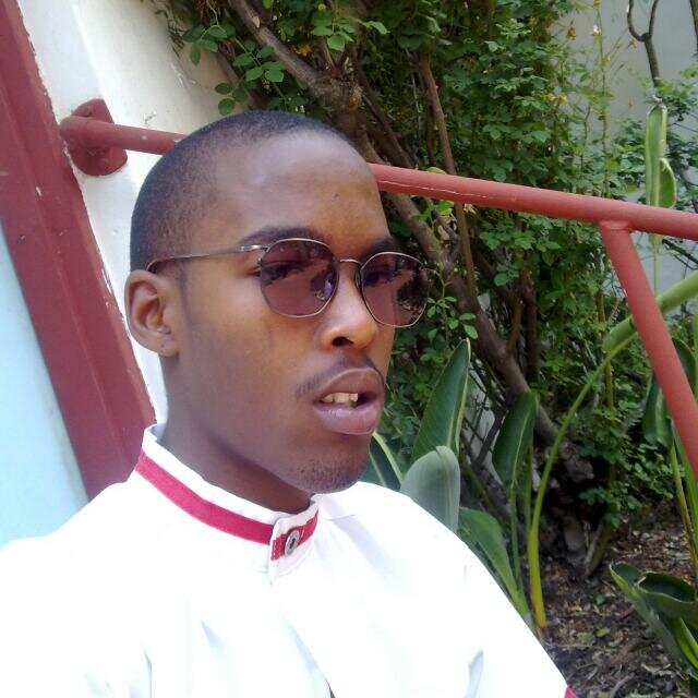 HOUSE HEAD,  Football freestyla, Writter.  Rapper.  Hustler.  Hocky player....etc