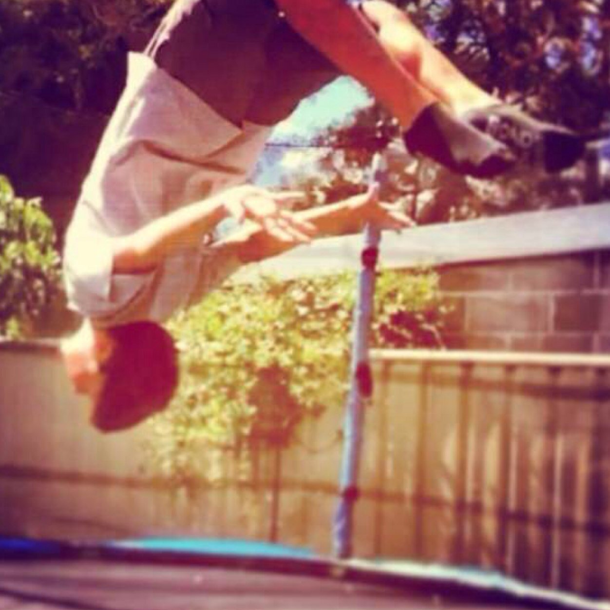 I play cod add me psn: xCamo-v Xbox: vTypoZ