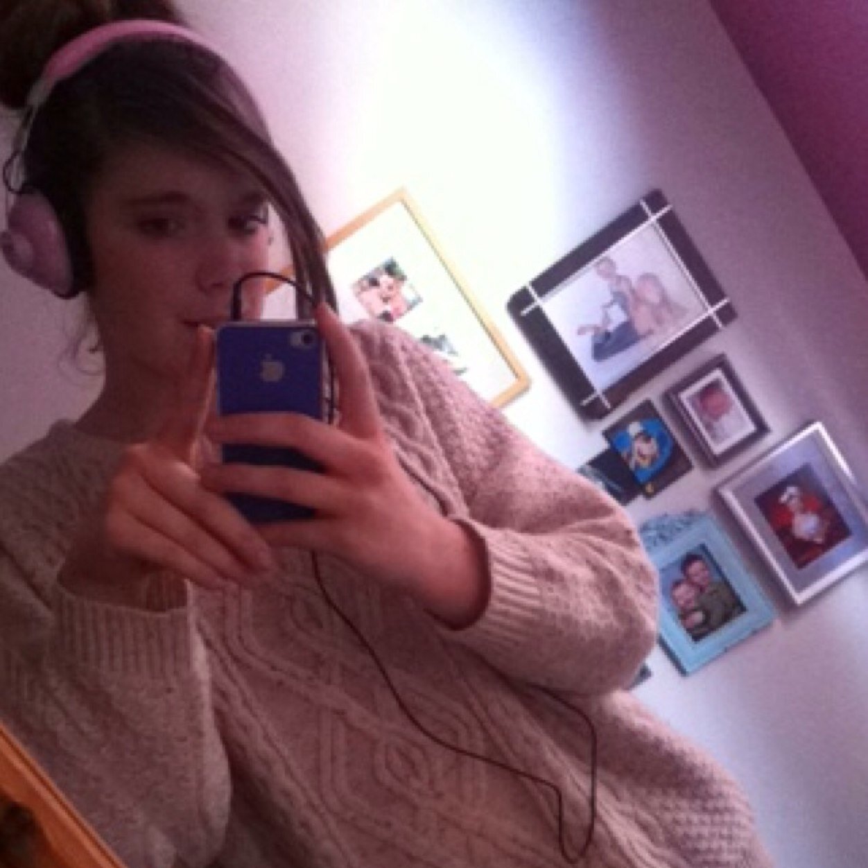 Hey there, im a 15 yr old book nerd, i like a range of music from JLS to Foo Fighters, i have the weirdest friends, but theyre great. Dont judge!