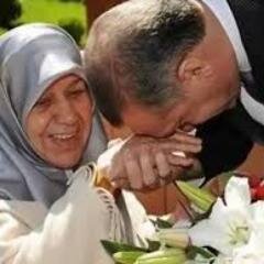 İRADEMİZE SAhip  ÇIKALIM, USTAMIZI BEDBAHTLARA YEDİRMEYELİ.M.  ONU CANIMIZDAN DAHA FAZLA KORUYALIM. ÇÜNKÜ O DÜNYADA BİR TANEDİR. İKİNCİSİ DE YOKTUR. YAALLAH,