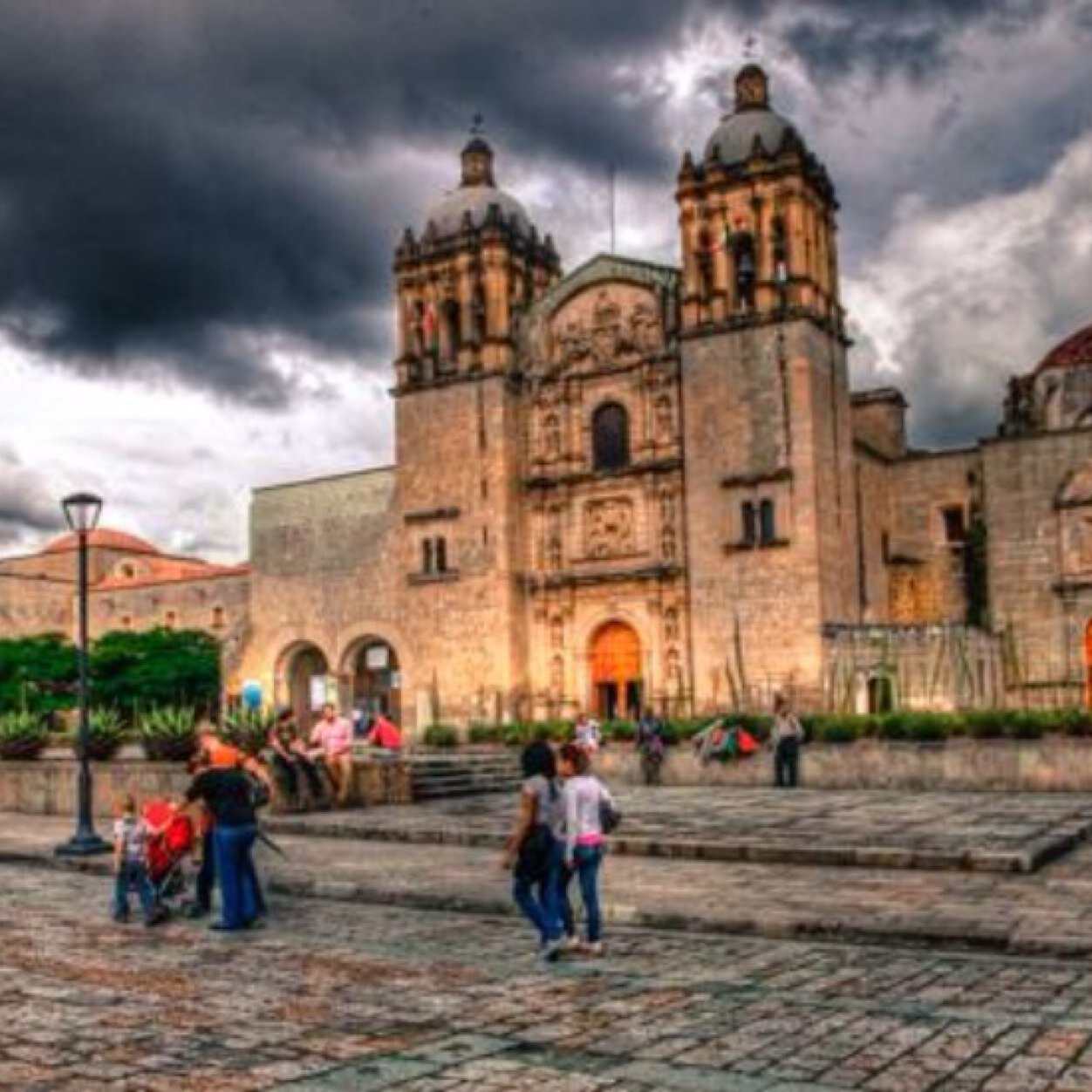 Travel to Oaxaca is a local travel agency, with the best rates on packages hotels-tours shuttle services.
