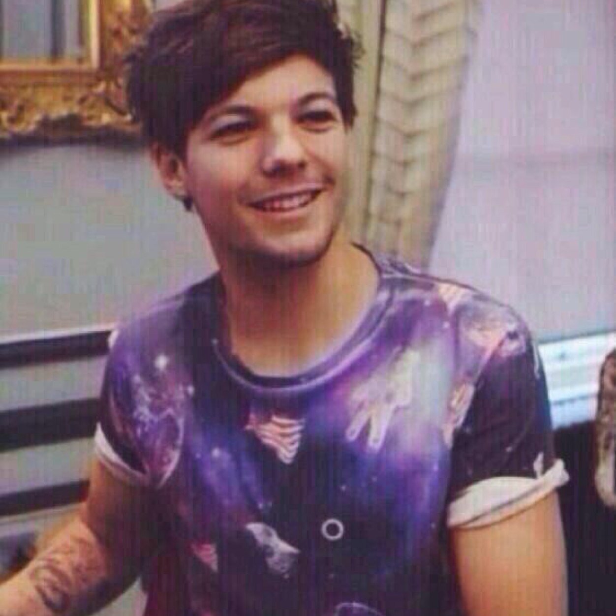 tappingziall's profile picture. Hey please follow @pxrfectzouis thnx ily