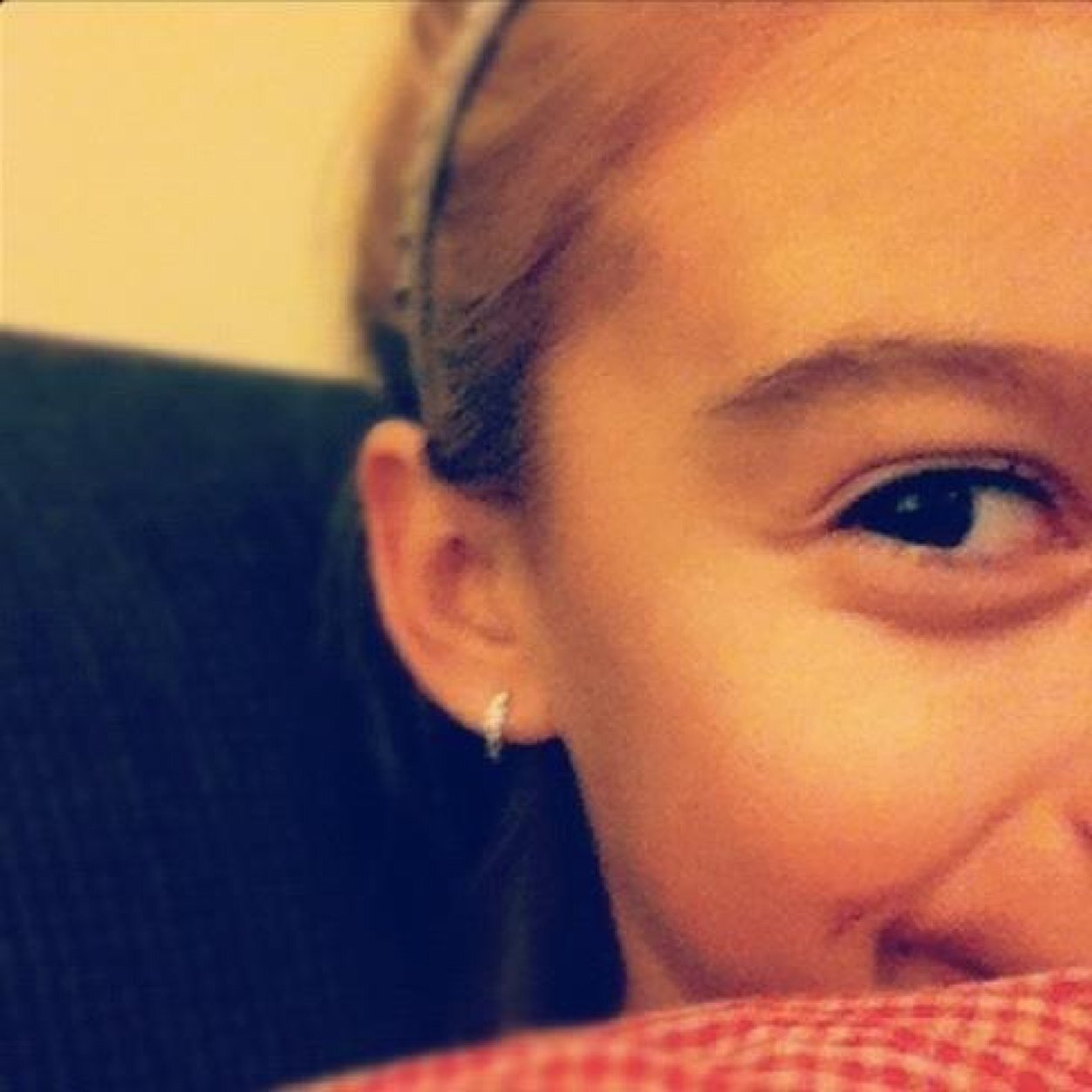 Im 11,5th grade, love dinsey channel,im a big fan of r5,ciara,ghannelius,and others please follow :)