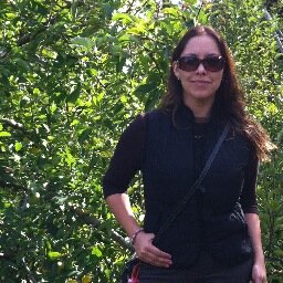 I enjoy traveling overseas. I speak Portuñol and Spanglish.