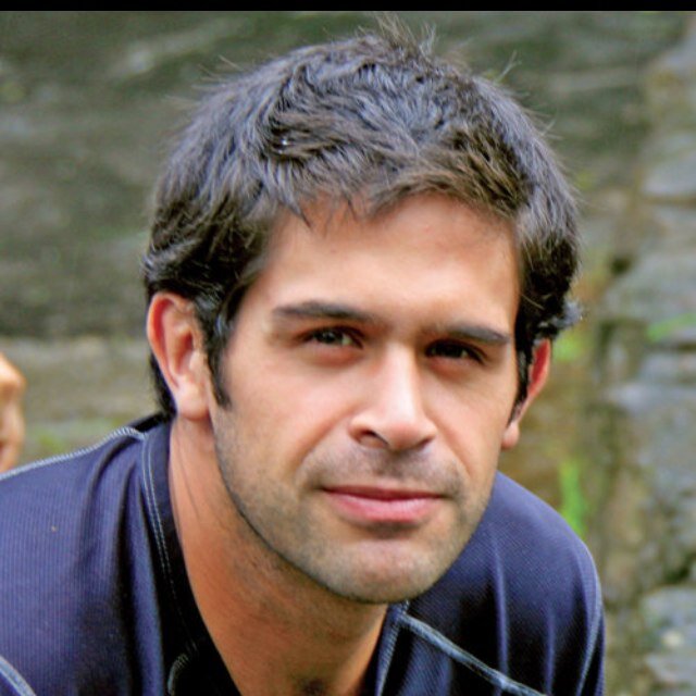 Rugbista, Ingeniero (E) Mecánico y Civil Industrial, MBA, Emprendedor, Magallanico, feliz, enamorado de @nadijarodic, papa chocho de Martín y Catalina.